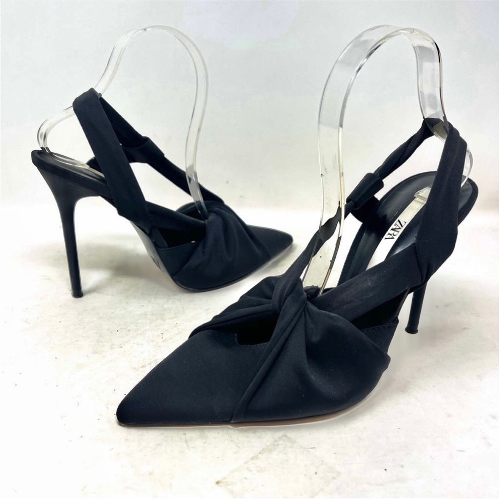 Zara Black Pointed Toe Interwoven Fabric
Pump Heels pointed Toe pumps - Picture 8 of 9